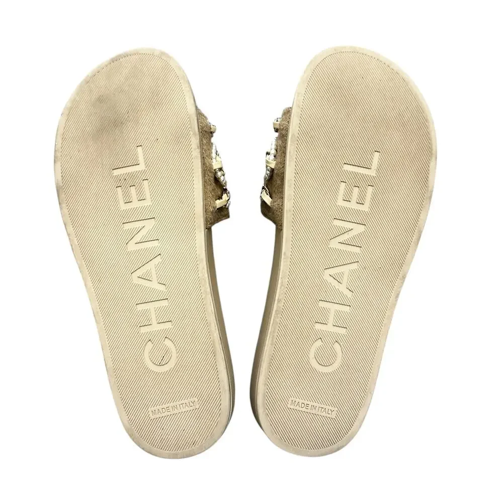 CHANEL beige pearl